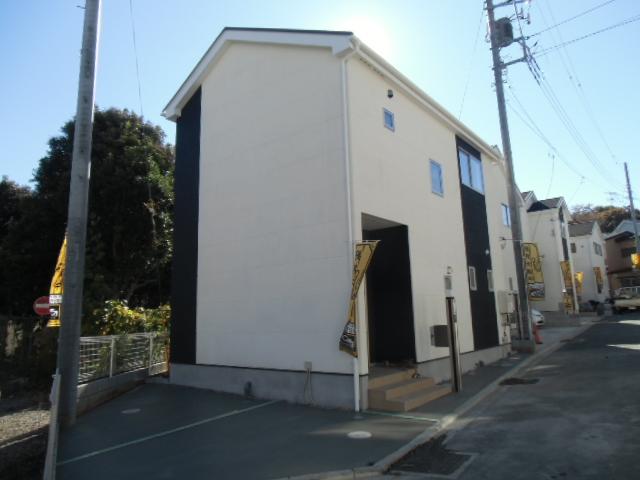 Local photos, including front road. Local (11 May 2013) Shooting