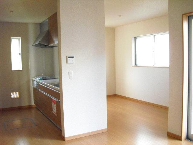 Living. Local (11 May 2013) Shooting