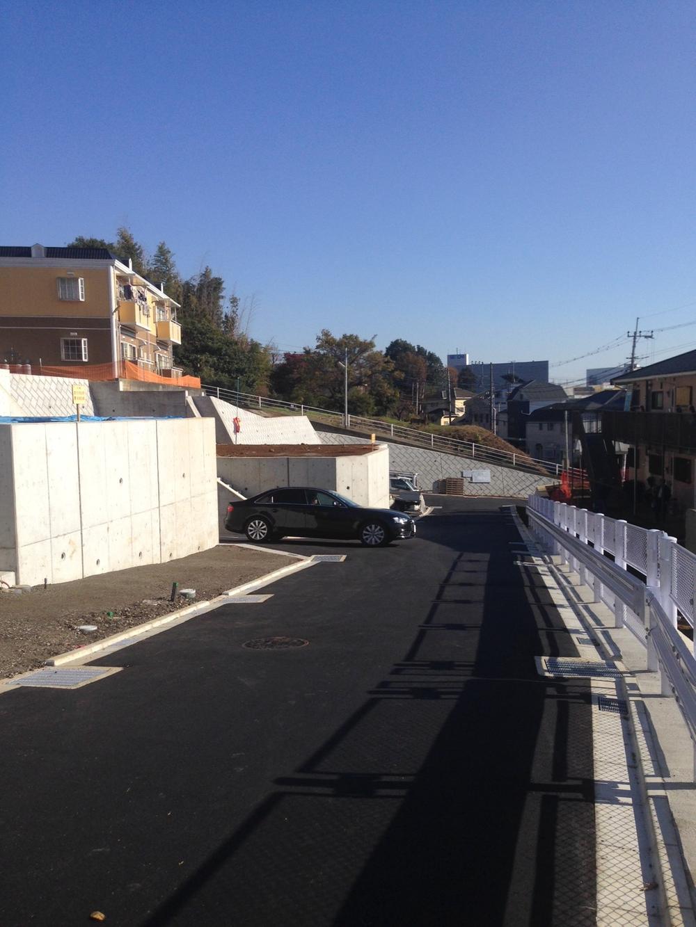 Local photos, including front road. Front road Hayate about 5m