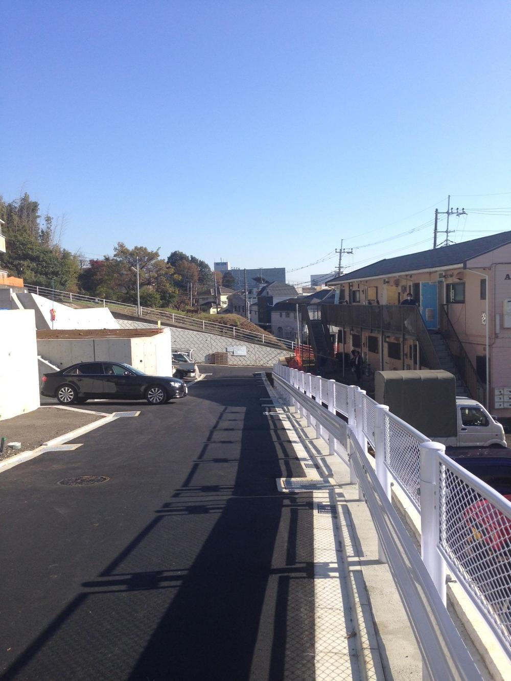 Local photos, including front road. It is a road that does not pass through only a neighborhood of people