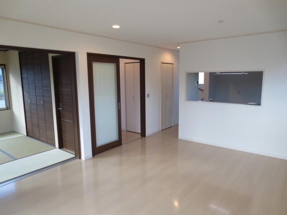 Cooling and heating ・ Air conditioning. living ・ Dining floor heating (2 systems electric) Underfloor storage (kitchen ・ Each one place basin undressing room) Tsuyoshiyuka structure Dairaito method Wax disk-less flooring antibacterial finish UV coating 10 coats All window LOW-E pair glass All windows with screens