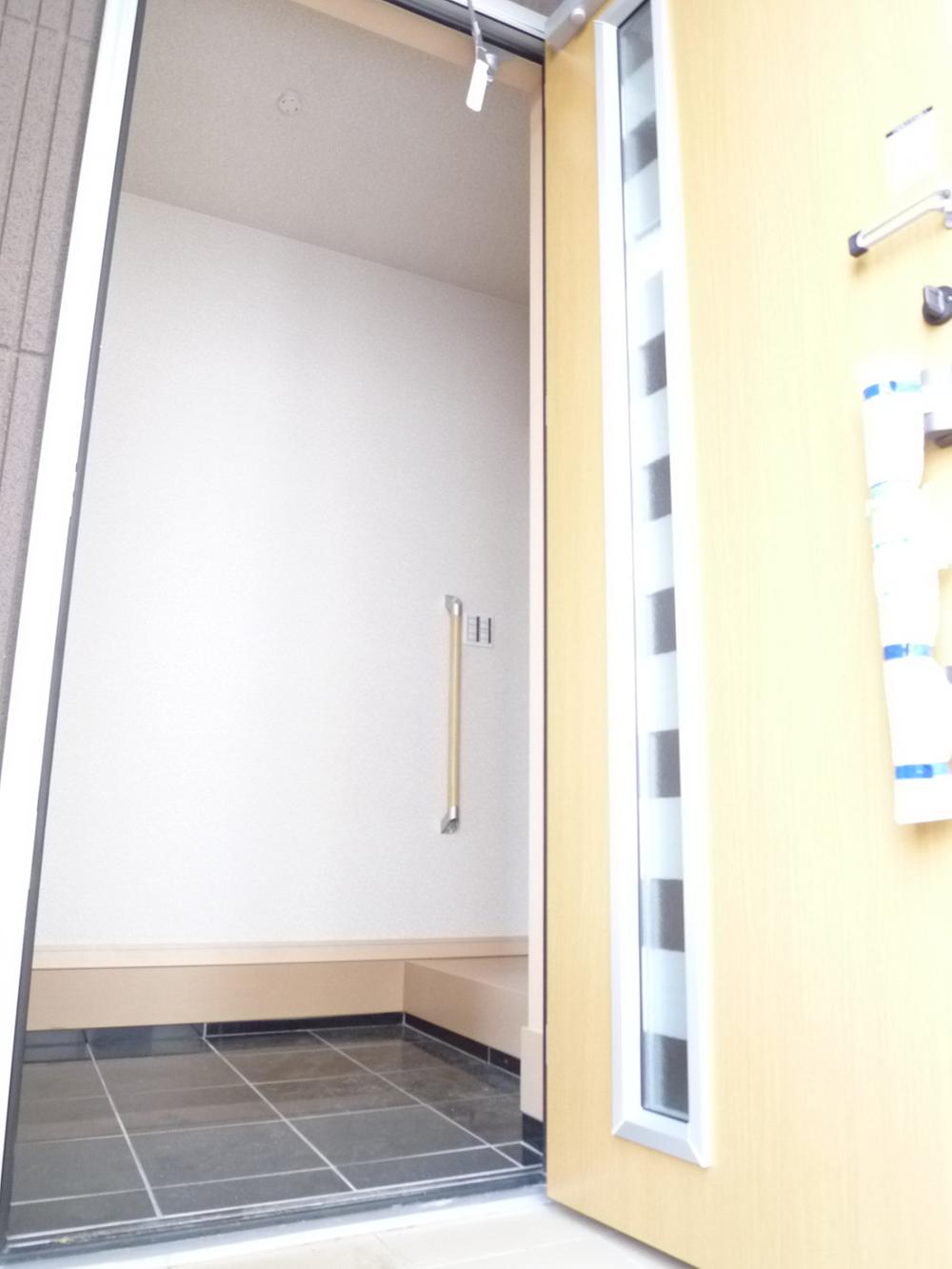 Entrance. 8 Building Entrance