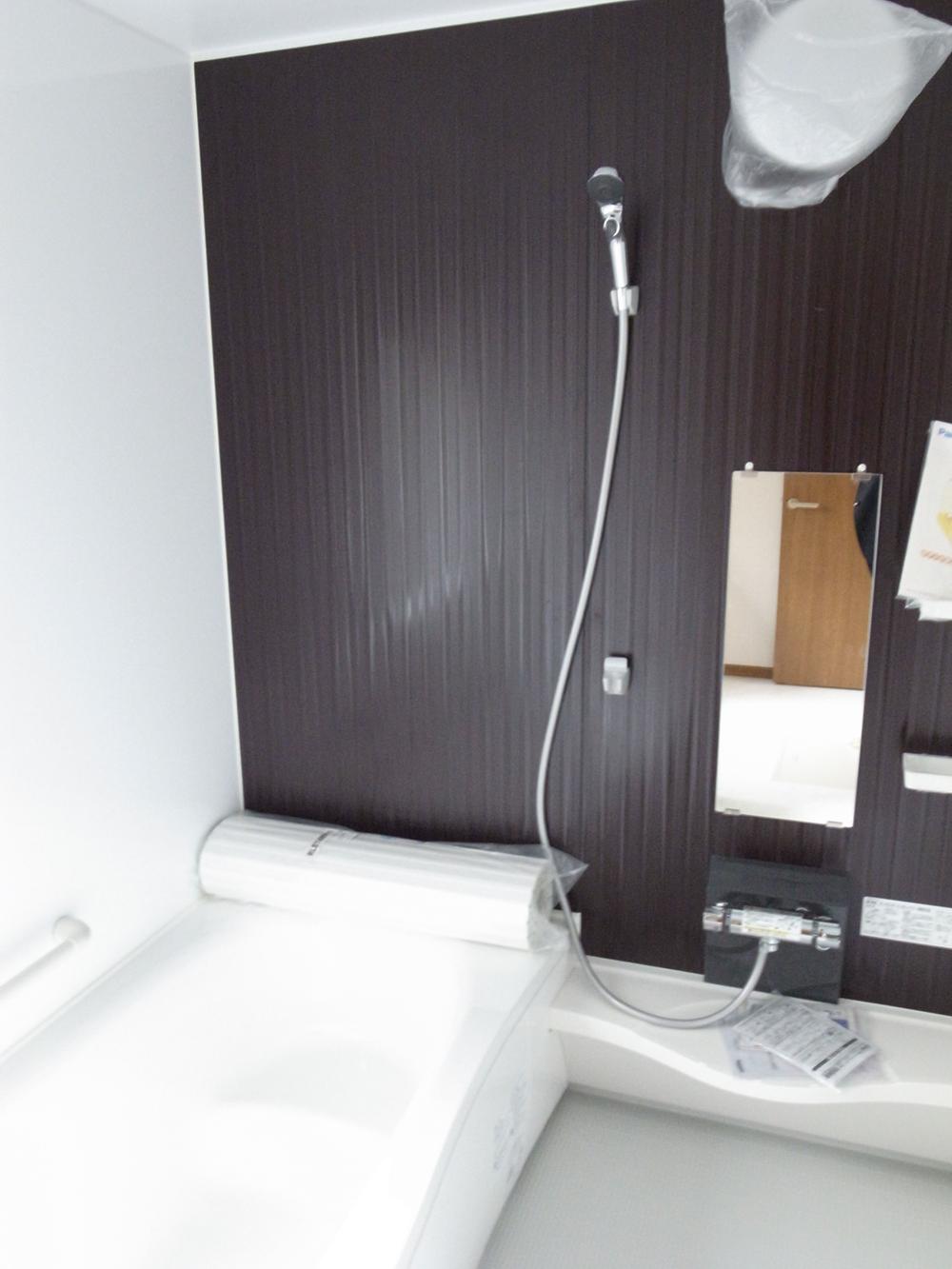 Bathroom. ☆ Panasonic bathroom ☆ ・ Tub of Relief hard insulation specifications heat. Saving energy costs and the number of times also to reduce reheating.