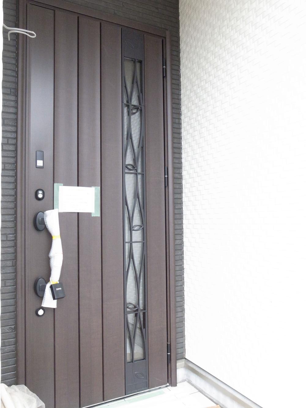 Entrance. ☆ Entrance door security marked with cazas key is also thorough ☆