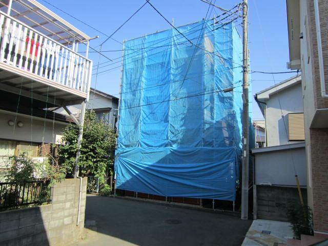 Local photos, including front road. Local (11 May 2013) Shooting