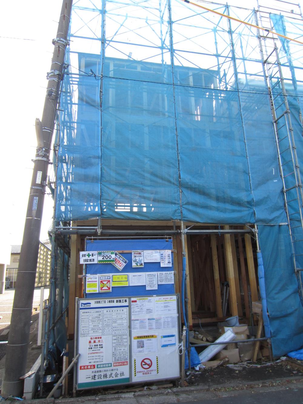 Local photos, including front road. Local (12 May 2013) Shooting