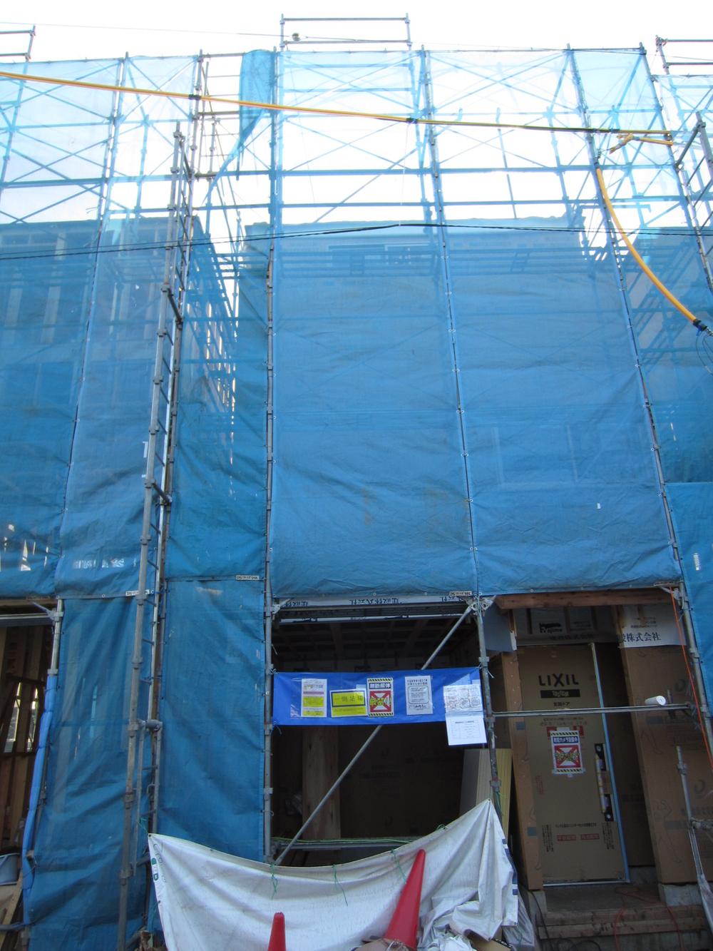 Local photos, including front road. Local (12 May 2013) Shooting