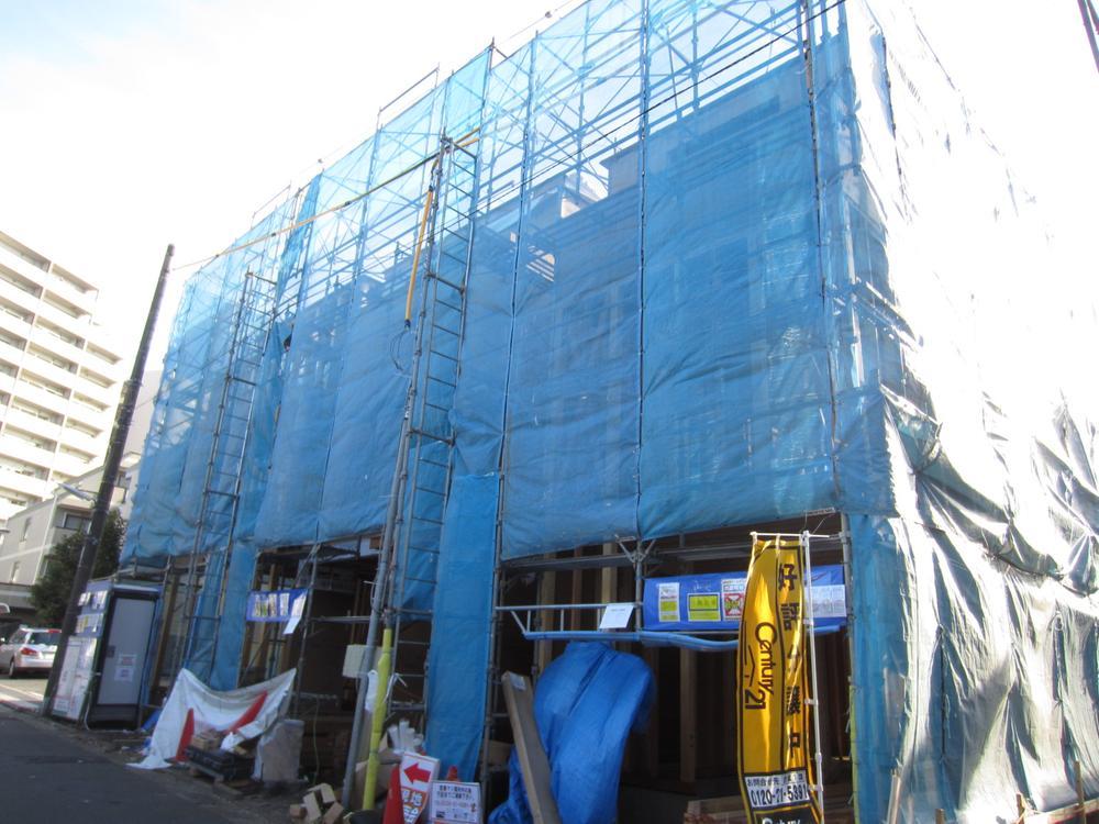 Local appearance photo. Local (12 May 2013) Shooting