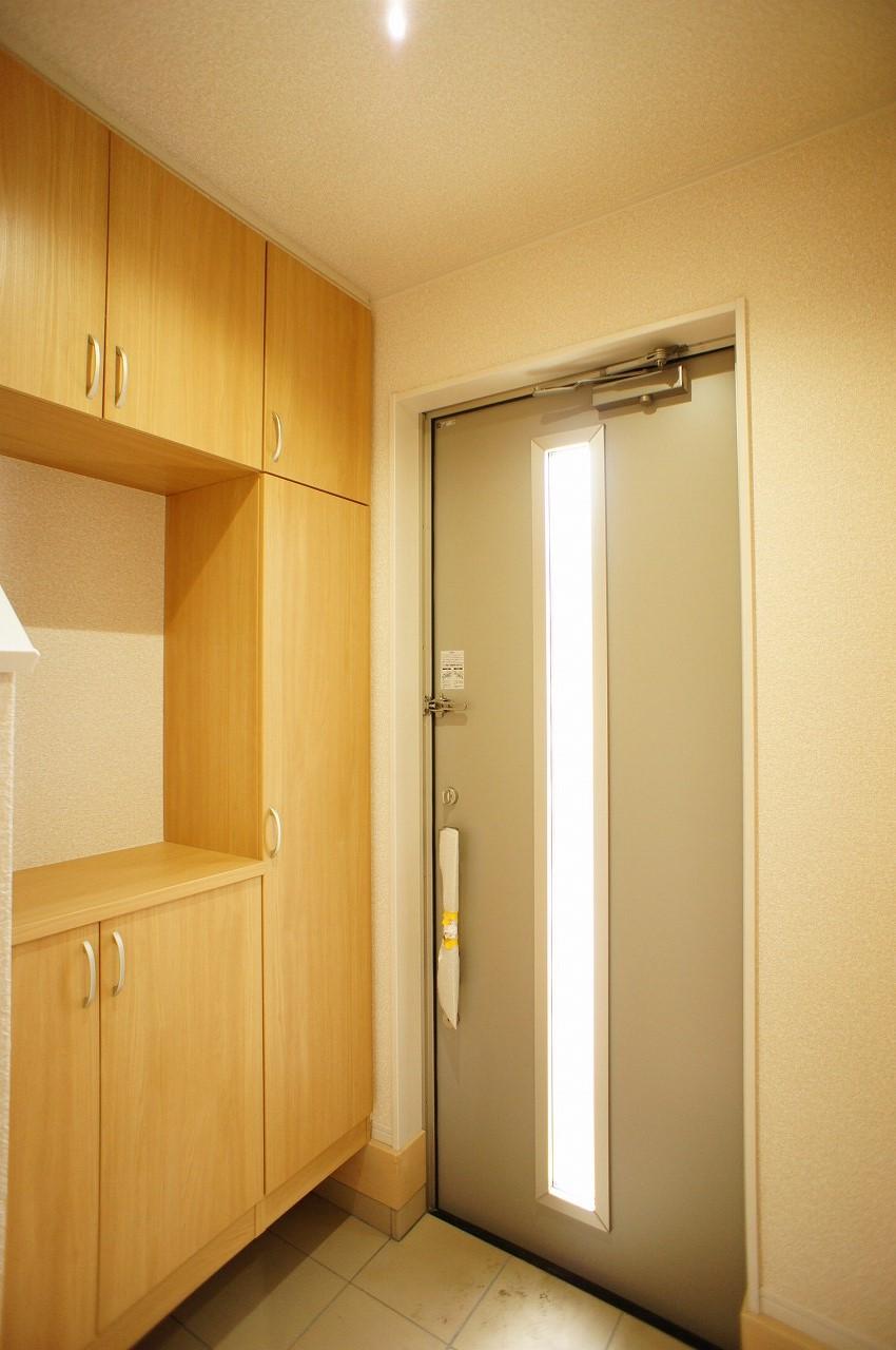 Other introspection. Indoor (12 May 2013) Shooting, Is the entrance near the take of lighting.