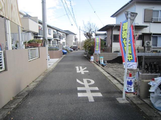 Local photos, including front road. Local (12 May 2013) Shooting