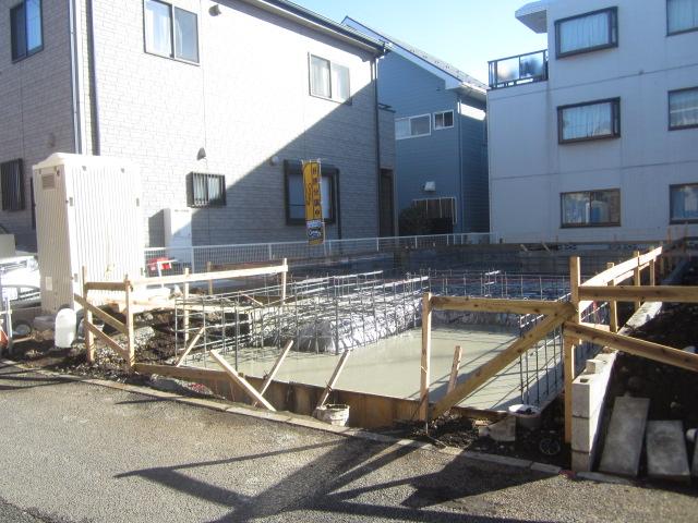 Local photos, including front road. 2 Building site (December 2013) Shooting