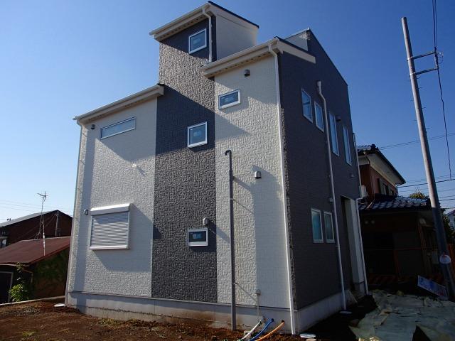 Local photos, including front road. Local (11 May 2013) Shooting