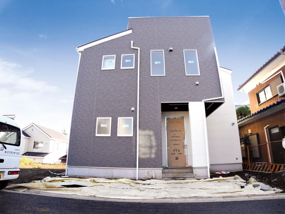 Local appearance photo. View from the site (November 2013) Shooting