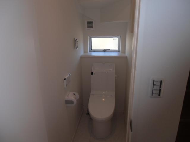 Toilet. Indoor (11 May 2013) Shooting