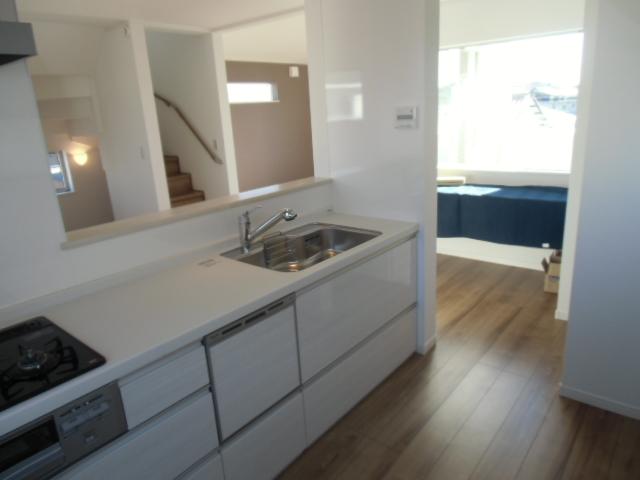 Kitchen. Indoor (11 May 2013) Shooting