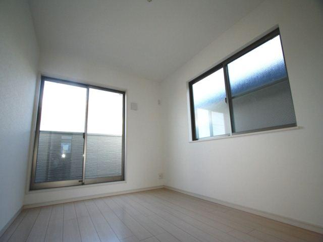 Same specifications photos (Other introspection). Same specifications