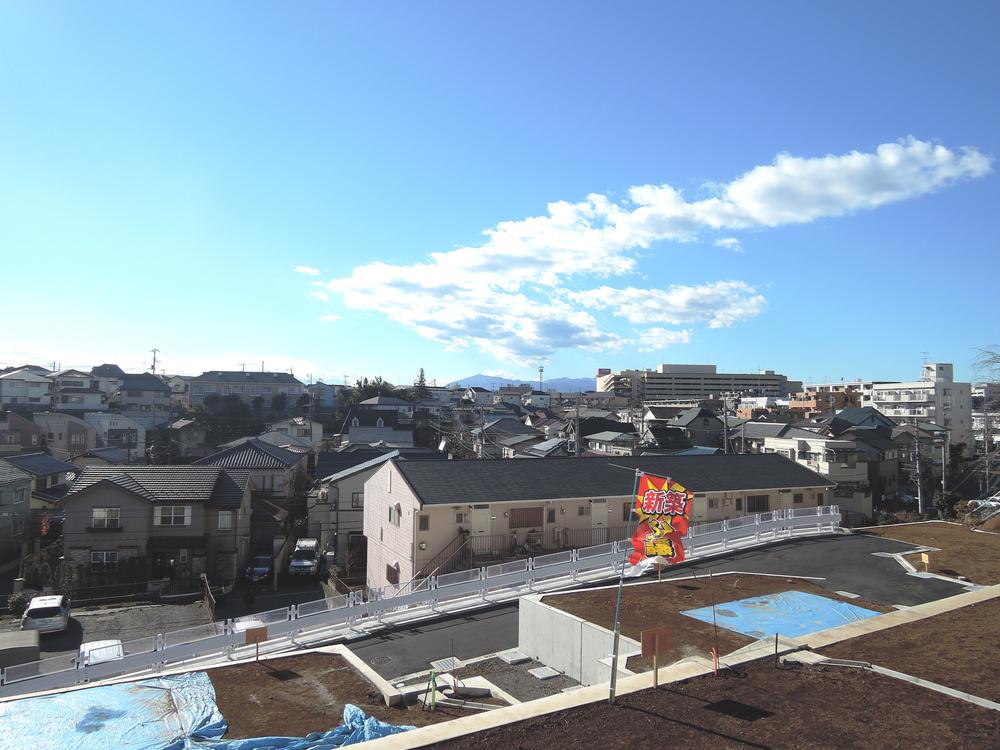 View photos from the dwelling unit. Local (12 May 2013) Shooting