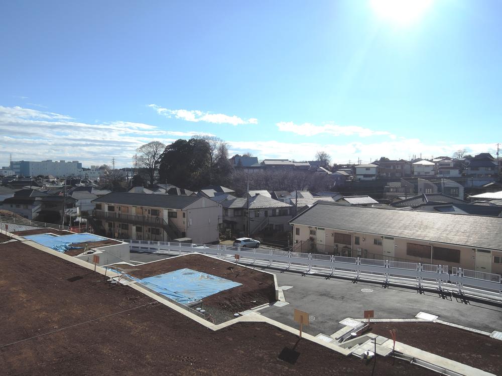 View photos from the dwelling unit. Local (12 May 2013) Shooting