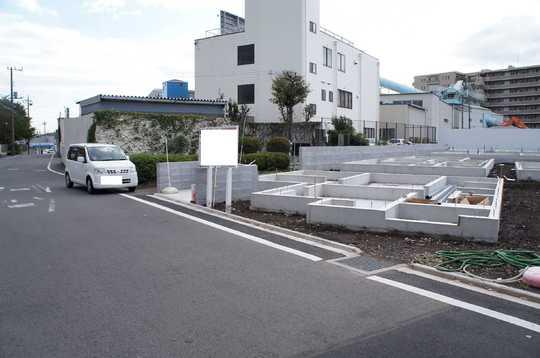 Local photos, including front road. Frontal road