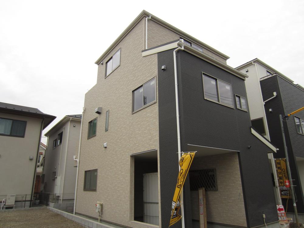 Local appearance photo. Local (12 May 2013) Shooting