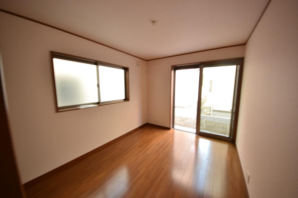 Non-living room. Indoor (12 May 2013) Shooting