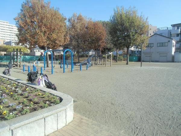 park. Minamirinkan to Central Park 850m