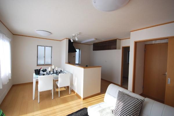 Living. Local (12 May 2013) Shooting E Building