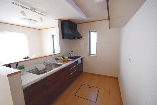 Kitchen. Local (12 May 2013) Shooting E Building