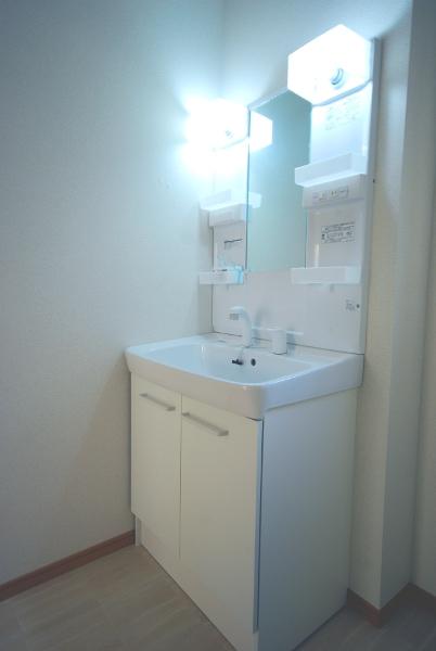 Wash basin, toilet. Local (12 May 2013) Shooting H Building