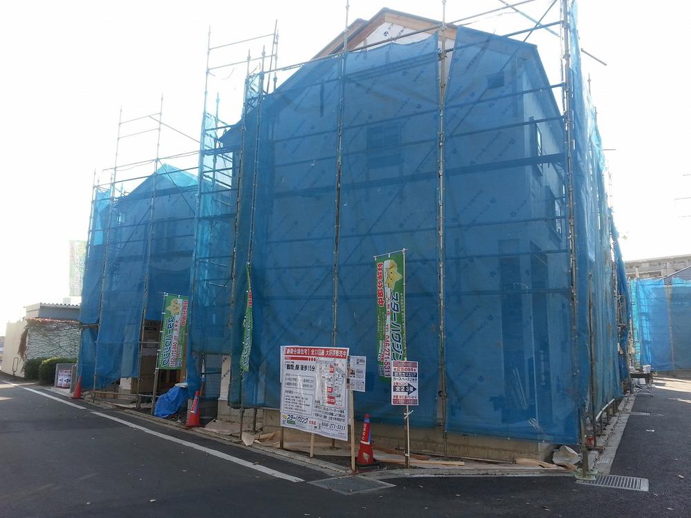 Local photos, including front road. Highest 6m of the front road spacious