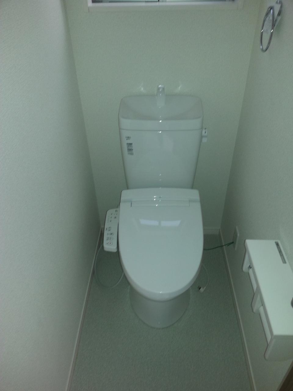 Toilet. Indoor (12 May 2013) Shooting