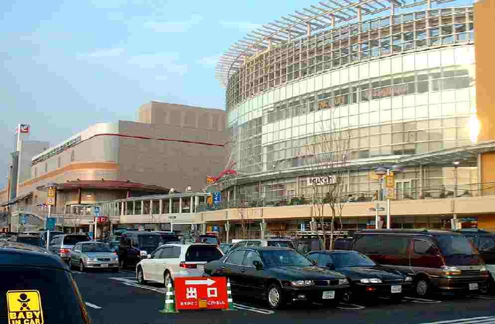 Shopping centre. About a 12-minute walk from the 900m Yamato Oak City until Yamato Oak City
