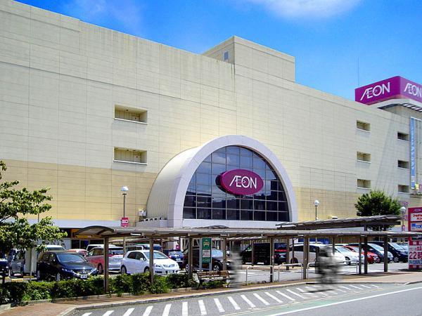 Shopping centre. 420m until ion