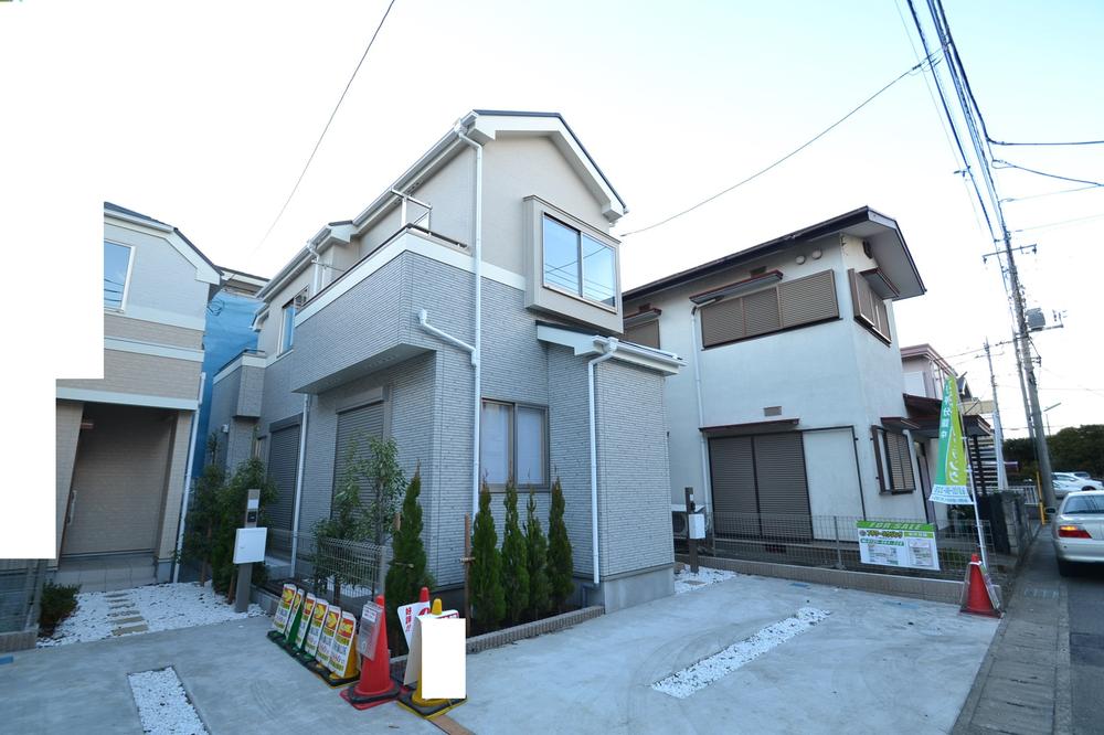 Local appearance photo. Local (12 May 2013) Shooting