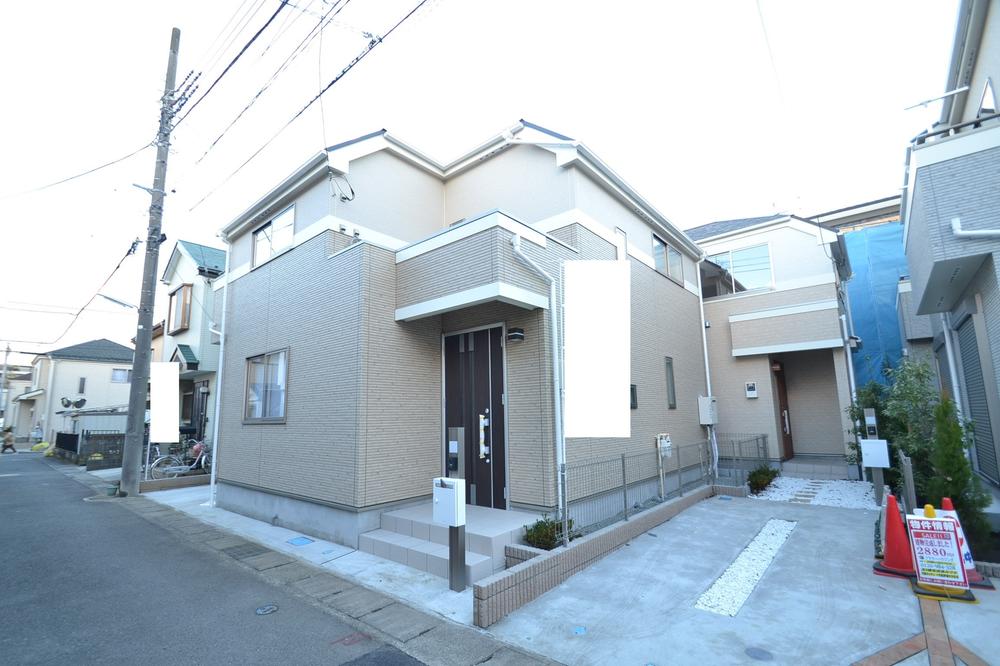 Local photos, including front road. Local (12 May 2013) Shooting