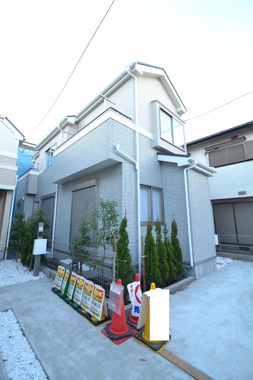 Local appearance photo. Local (12 May 2013) Shooting