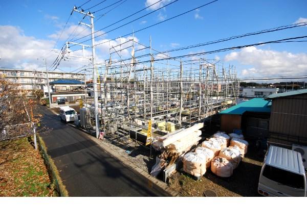Local photos, including front road. Local (12 May 2013) Shooting. 1 ・ Building 2.