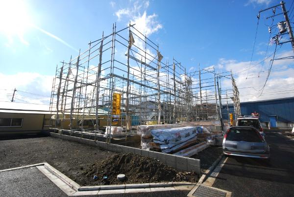 Local photos, including front road. Local (12 May 2013) Shooting. 3 ・ 4 Building.