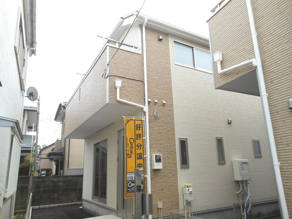 Local appearance photo. Building 2