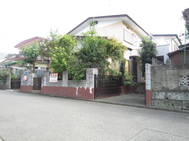 Local photos, including front road. Local (10 May 2013) Shooting