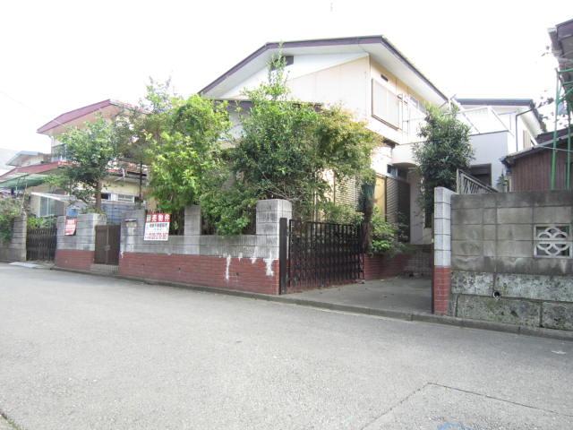 Local photos, including front road. Local (10 May 2013) Shooting Front road width is about 5m!