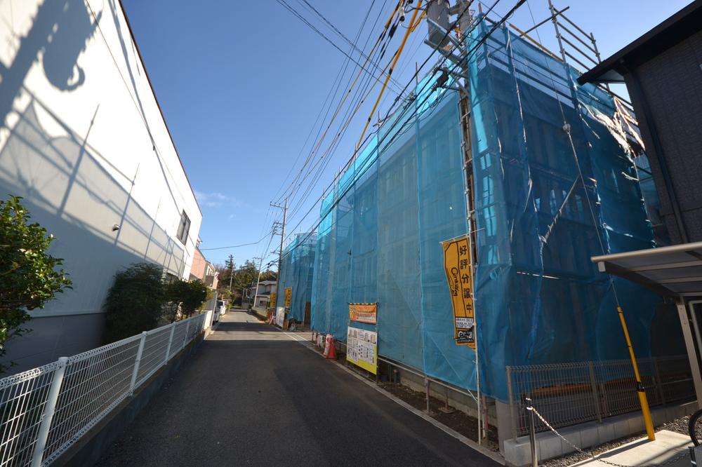 Local photos, including front road. Local (12 May 2013) Shooting