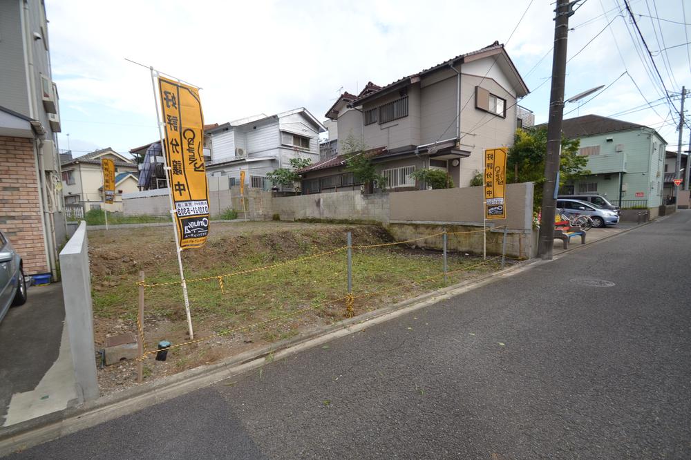 Local photos, including front road. Small front road of traffic