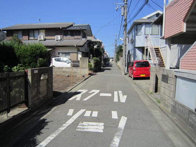 Local photos, including front road. Local (10 May 2013) Shooting