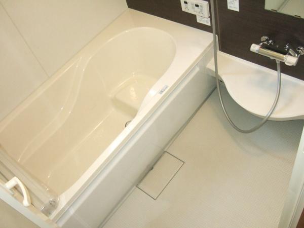 Bathroom. Indoor (12 May 2013) Shooting. 1 Building.