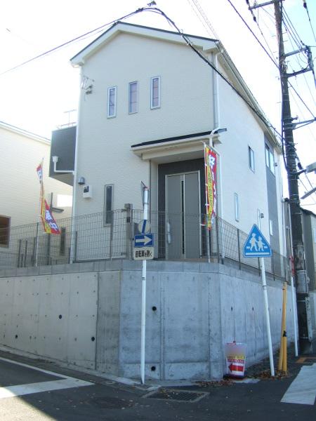 Local appearance photo. Local (12 May 2013) Shooting. Building 2.