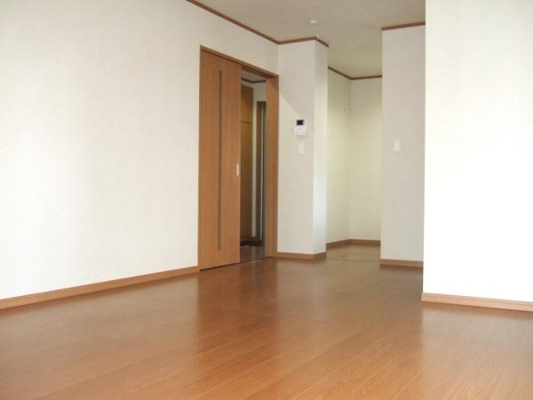 Living. Indoor (12 May 2013) Shooting. Building 2.