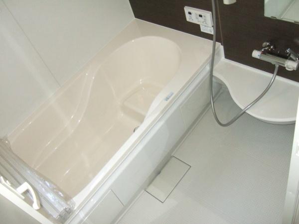 Bathroom. Indoor (12 May 2013) Shooting. Building 2.