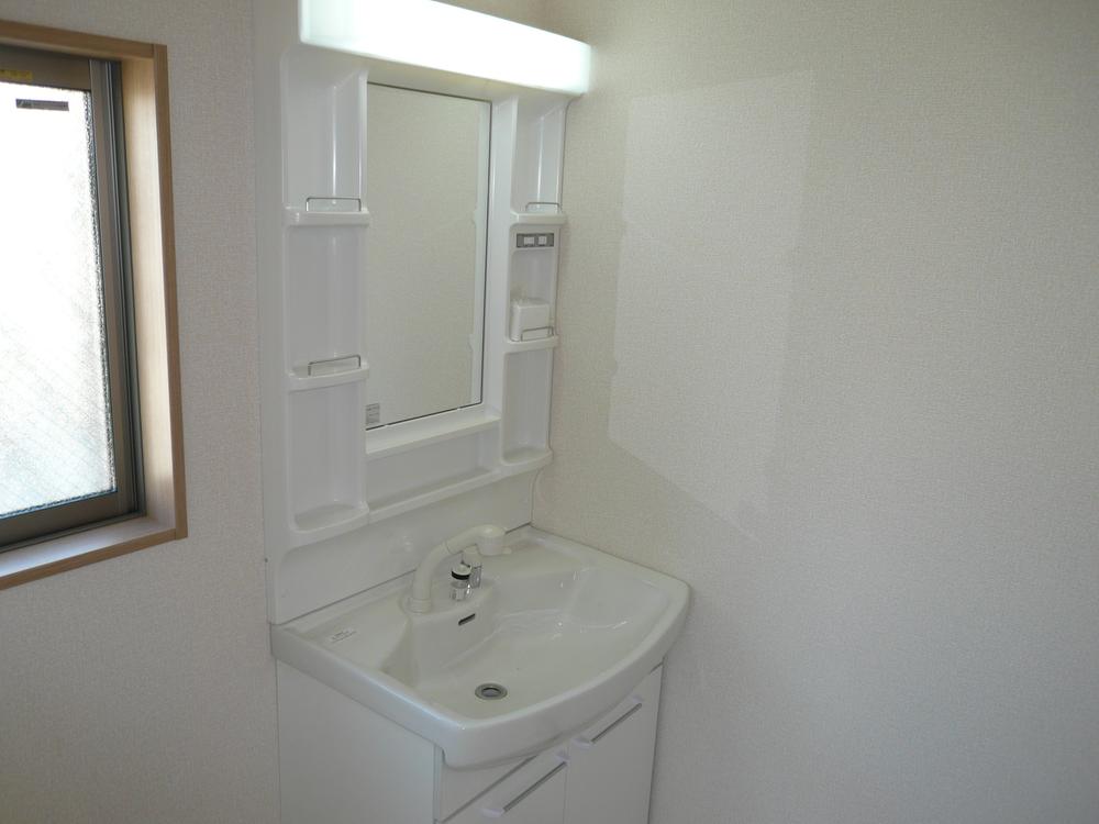 Wash basin, toilet. Indoor (11 May 2013) Shooting