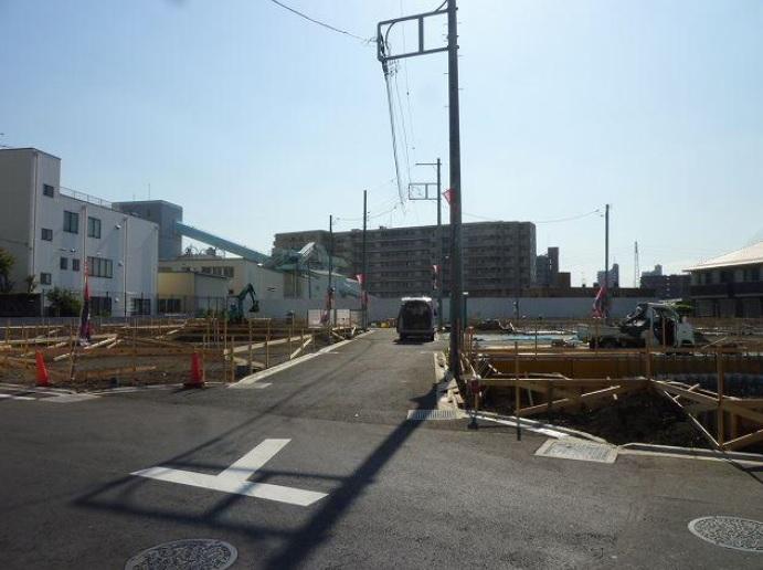 Local photos, including front road. Local (10 May 2013) Shooting